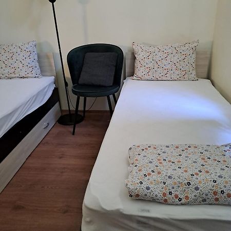 Ivory Tower Hostel Sofia Esterno foto