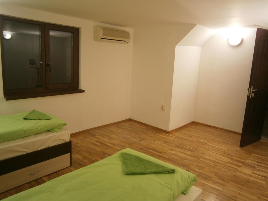 Ivory Tower Hostel Sofia Esterno foto